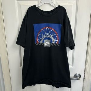 Boys/men’s Nike basketball shirt size large